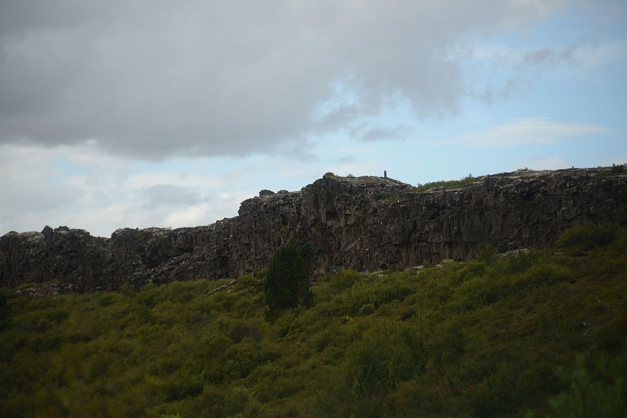 Almannagjá canyon in summer with green moss and dramatic cliffs